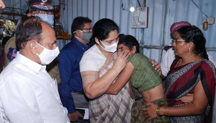 Saidabad Incident: సైదాబాద్ బాధిత కుటుంబానికి రూ. 25 లక్షల చెక్ అందించిన మంత్రులు