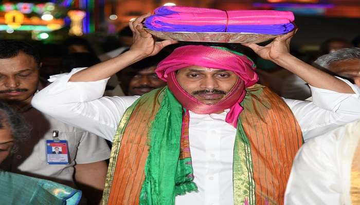 CM YS Jagan in Tirumala : శ్రీవారిని దర్శించుకున్న సీఎం వైఎస్‌ జగన్‌మోహన్‌రెడ్డి