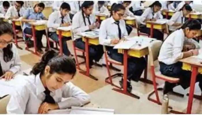  CBSE Board Exams: సీబీఎస్ఈ పరీక్షలు ఆఫ్‌లైన్‌లోనే, పరీక్షల షెడ్యూల్ విడుదల