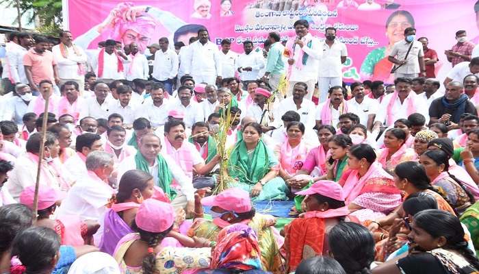  TRS protest : తెలంగాణ అంతటా టీఆర్‌‌ఎస్ ధర్నా..యాసంగి ధాన్యాన్ని కొనుగోలు చేయాలని డిమాండ్ 