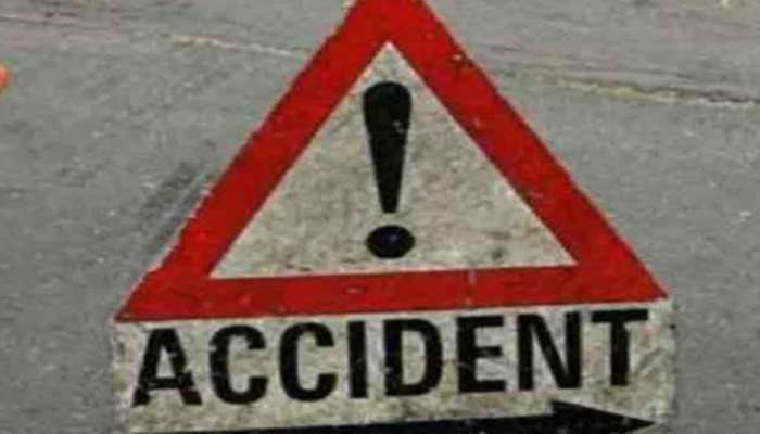 Road Accident: తూర్పుగోదావరి జిల్లాలో ఘోర రోడ్డు ప్రమాదం...నలుగురు యువకులు మృతి 