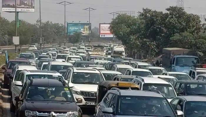 Massive Traffic Jam: హైదరాబాద్-విజయవాడ హైవేపై భారీగా ట్రాఫిక్ జామ్-4కి.మీ మేర నిలిచిపోయిన వాహనాలు