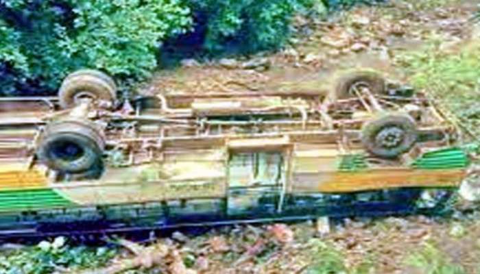 Kunool Bus Accident: అదుపు తప్పి లోయలో పడ్డ ఆర్టీసీ బస్సు..10 మంది గాయాలు..