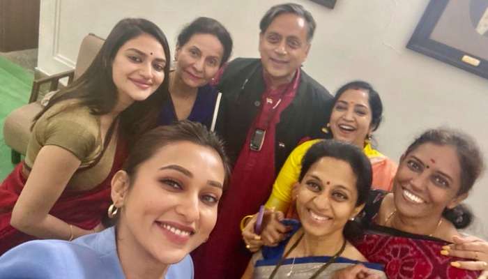 Shashi Tharoor: మహిళా ఎంపీలతో  'సెల్ఫీ'పై వివాదం-శశి థరూర్ క్షమాపణలు