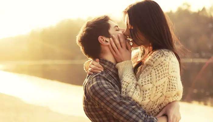 Benefits Of Kissing : ముద్దు పెట్టుకుంటే చర్మానికి చాలా ప్రయోజనాలు.. అవి ఏమిటో తెలుసా!