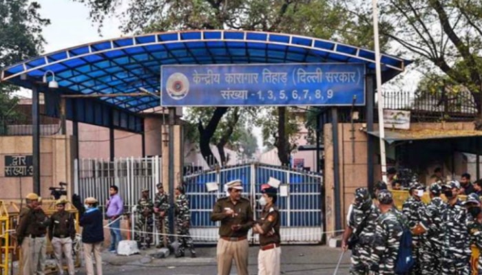 Tihar Jail Corona: తిహార్ జైల్లో కరోనా కలకలం... 76 మందికి పాజిటివ్!