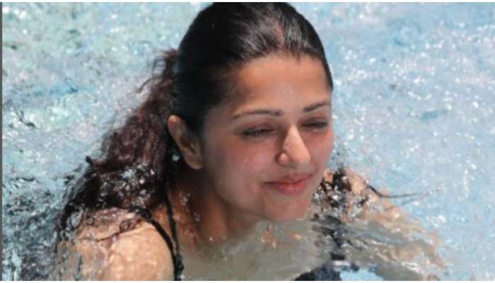 Bhumika Chawla Swimming: భూమిక బికినీ అందాలు అదరహో.. గ్లామర్ టచ్ మాములుగా లేదుగా!!