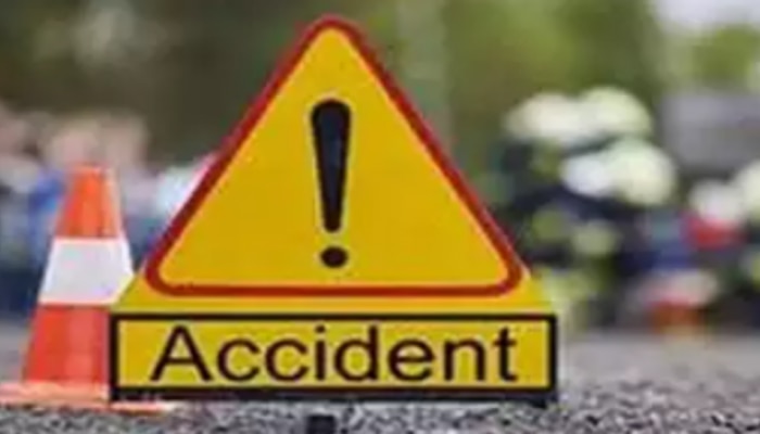 Guntur Road Accident:  విద్యుత్‌ స్తంభాన్ని ఢీకొట్టిన బైక్‌... ముగ్గురు విద్యార్థులు దుర్మరణం..