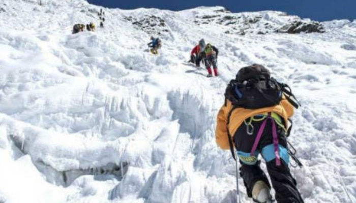 Mount Everest: వేగంగా కరిగిపోతున్న హిమానీనదం..ప్రమాదంలో ఎవరెస్ట్ శిఖరం..!