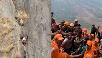 Kerala Trekker Rescued: రెండు రోజులుగా కొండ చీలికలోనే ఉన్న యువకుడు.. రక్షించిన ఆర్మీ