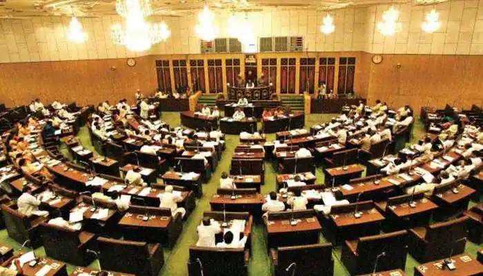 Telangana Budget Session: గవర్నర్ ప్రసంగం లేకపోవడంపై నిరసన.. అసెంబ్లీ నుంచి కాంగ్రెస్ వాకౌట్..