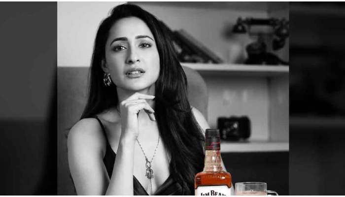 Pragya Jaiswal: ఈ సభ్యసమాజానికి ఏం మెసేజ్ ఇస్తున్నట్టో.. బాలయ్యబాబు హీరోయిన్‌పై ట్రోలింగ్!