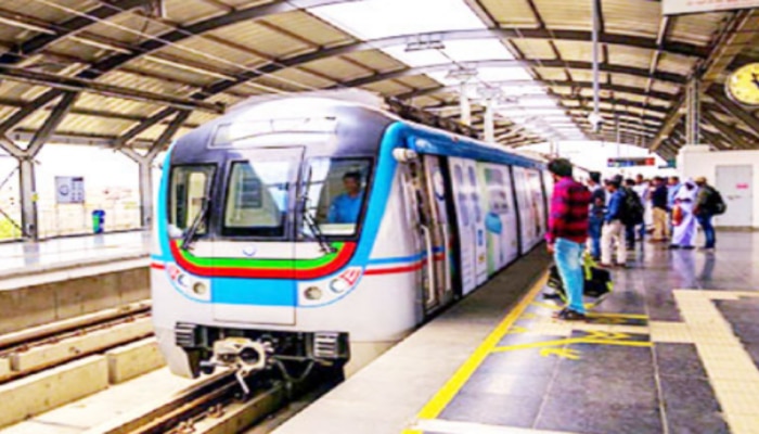 Hyderabad Metro: మెట్రో లిఫ్టులో దుస్తులు విప్పి యువకుడి అసభ్య ప్రవర్తన... అరెస్ట్ చేసిన పోలీసులు!