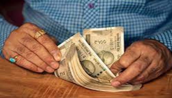 Vastu Tips For Money: మీ ఇంట్లో డబ్బు నిలవడం లేదా... అయితే ఈ తప్పులు చేయకండి!