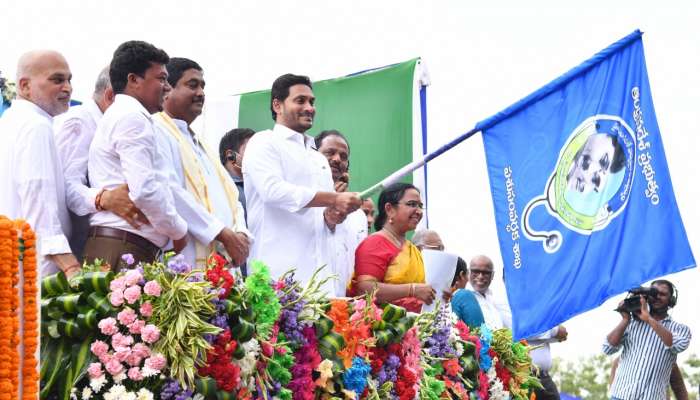 YSR Sanchara Pashu Arogya Seva: మూగ జీవాలకు అత్యాధునిక వైద్యం.. పశు అంబులెన్సులు ప్రారంభించిన సీఎం జగన్ 