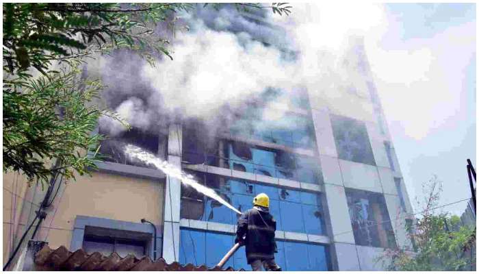 Fire in Hotel: హైటెక్ సిటీ హోటల్‌లో మంటలు.. 20 మందిని కాపాడిన రెస్క్యూ టీమ్