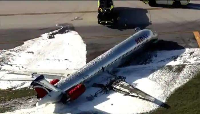 Miami plane crash landed: ఎయిర్ పోర్టులో కూలిపోయిన విమానం.. మంటల్లో దగ్ధం