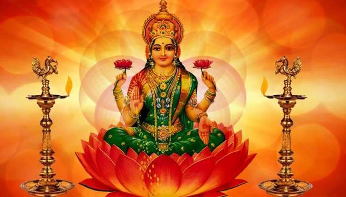 Friday Lakshmi Puja: శుక్రవారం లక్ష్మీ దేవి పూజ.. ఈ స్త్రోత్రాన్ని పఠిస్తూ అమ్మవారిని పూజిస్తే సకల ఐశ్వర్యాలు సిద్ధిస్తాయి