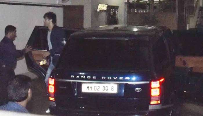 Ranbir Kapoor Car Accident: త్రుటిలో తప్పించుకున్న రణబీర్ కపూర్.. అద్దాలు ధ్వంసం