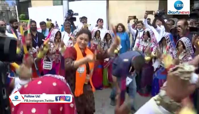 Kushboo dance video goes viral- actress Kushboo at bjp national executives meeting in hyderabad