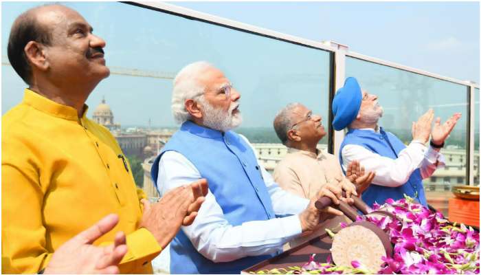 PM Modi: ఢిల్లీలో కీలక ఘట్టం.. కొత్త పార్లమెంట్‌లో జాతీయ చిహ్నాన్ని ఆవిష్కరించిన ప్రధాని మోదీ..!