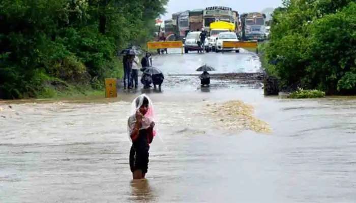 Godavari Floods: భీకర రూపం దాలుస్తున్న గోదావరి, ధవళేశ్వరం వద్ద రాత్రికి తొలి ప్రమాద హెచ్చరిక
