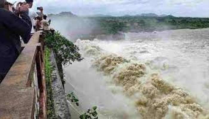 Telanagana Floods: డేంజర్ లో కడెం ప్రాజెక్టు.. చివరి ప్రమాద హెచ్చరిక.. వణికిపోతున్న జనాలు 