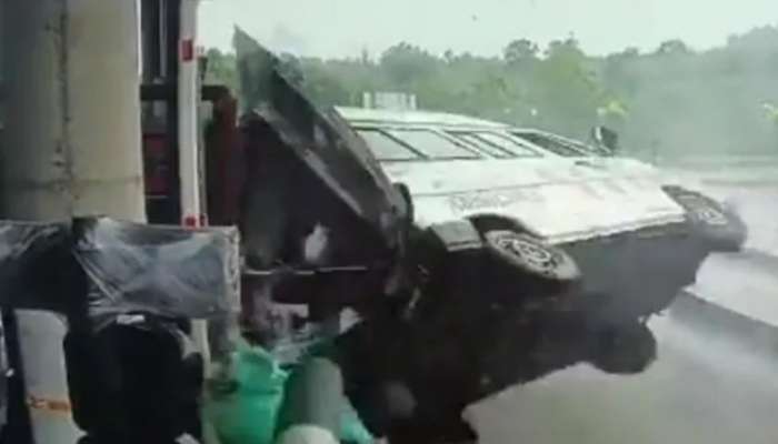Karnataka Ambulance Accident: ఘోర అంబులెన్స్ ప్రమాదం.. చూస్తే కళ్లు బైర్లు కమ్మక తప్పదు!