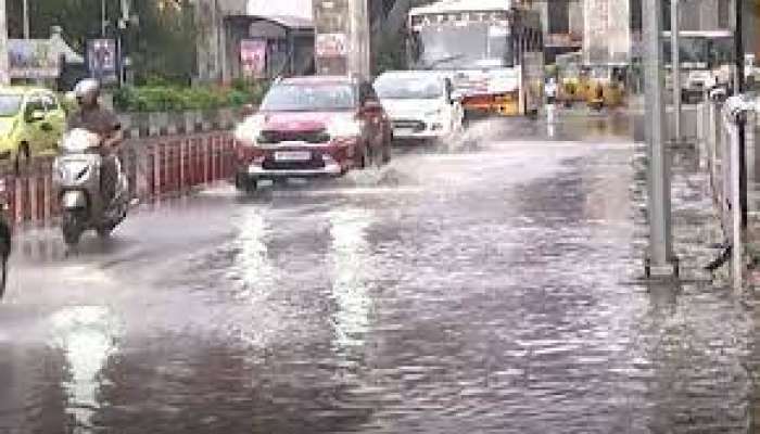 Hyderabad Rains: హైదరాబాద్ లో దంచి కొడుతున్న వర్షం.. బయటికి రావొద్దని పోలీసుల హెచ్చరిక