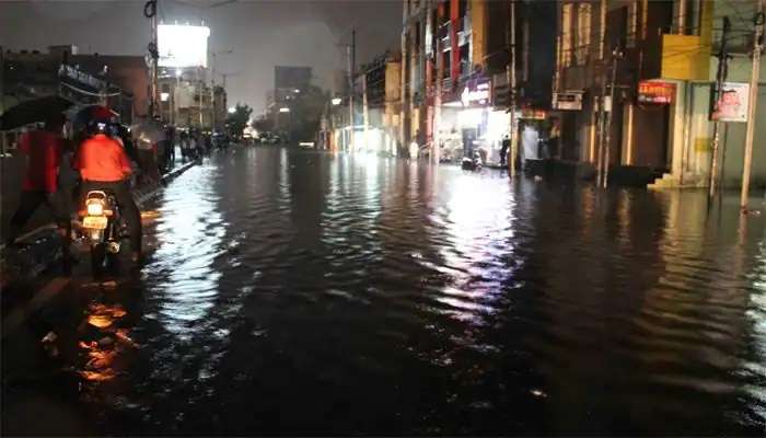 Hyderabad Rains: హైదరాబాద్‌లో అర్ధరాత్రి నుంచి భారీ వర్షం... హయత్‌నగర్‌లో అత్యధికంగా 9.8 సెం.మీ వర్షపాతం..
