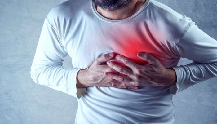 Heart Attack vs Chest Pain: ఛాతీలో నొప్పి వస్తోందా..ప్రమాదకర వ్యాధికి సంకేతం కావచ్చు