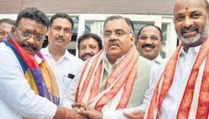 Dasoju Sravan: కమలం గూటికి చేరిన దాసోజు శ్రవణ్.. ఆ సీటు నుంచే ఎంపీగా పోటీ? బీజేపీ హైకమాండ్ హామీ... 