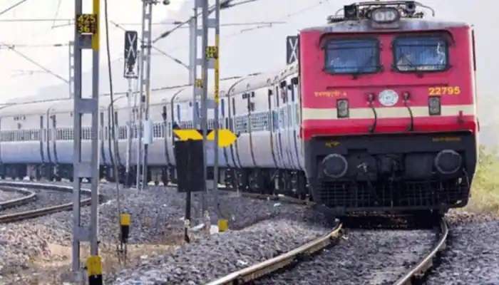 Railway Alerts: రైల్వే ప్రయాణికులకు ముఖ్య గమనిక.. ఇవాళ 155 రైళ్లు రద్దు.. రద్దయిన రైళ్ల జాబితా ఇదే..