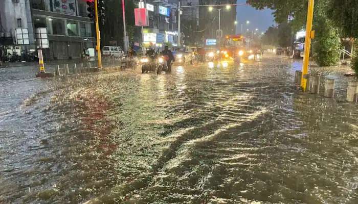 Telangana Rain Updates: తెలంగాణకు వాతావరణ శాఖ అలర్ట్... ఆ జిల్లాలకు భారీ వర్ష సూచన... 