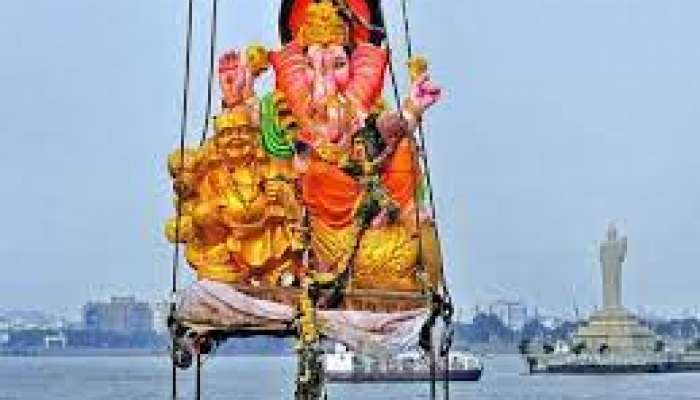 Ganesh Immersion 2022 : హైదరాబాద్ గణేష్ నిమజ్జనంపై వివాదం.. శుక్రవారమే జరిపి తీరుతామంటున్న ఉత్సవ సమితి