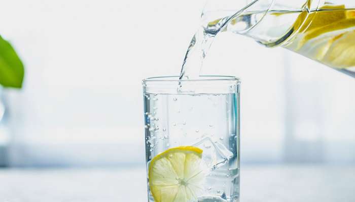 Lemon Water Benefits: సన్నని నడుము, సిక్స్‌ప్యాక్ కావాలా, అయితే రోజూ నిమ్మకాయ నీళ్లు తాగితే చాలు