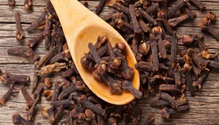 Cloves Benefits: లవంగం పరిమితి దాటితే మగవారిలో ఆ సమస్య వస్తుందా