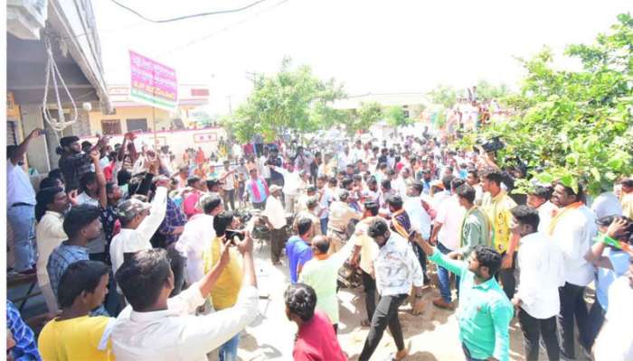 Munugode Bypoll: కోమటిరెడ్డి రాజగోపాల్ రెడ్డిపై దాడి! మూడు సభలు.. ఆరు గొడవలతో  మునుగోడులో రచ్చరచ్చ