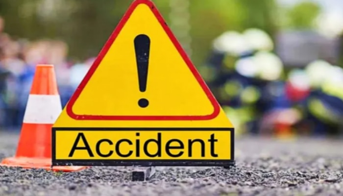 Road Accident: ఆదిలాబాద్‌ జిల్లాలో ఘోర రోడ్డు ప్రమాదం.. కంటైనర్‌ను ఢీకొన్న కారు...నలుగురు దుర్మరణం