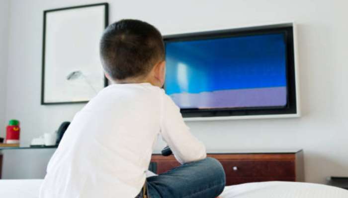 China Boy Watching TV: అదేపనిగా టీవీ చూస్తున్నాడని.. కుమారుడికి పేరెంట్స్ కఠిన శిక్ష! అచ్చు సినిమా మాదిరే