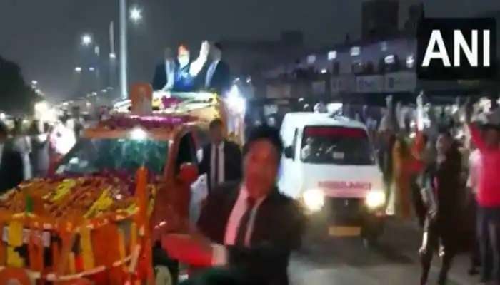 PM Modi Convoy: పిఎం మోదీ రోడ్‌షోలోకి అంబులెన్స్ ఎంట్రీ.. అప్పుడేం జరిగిందంటే..