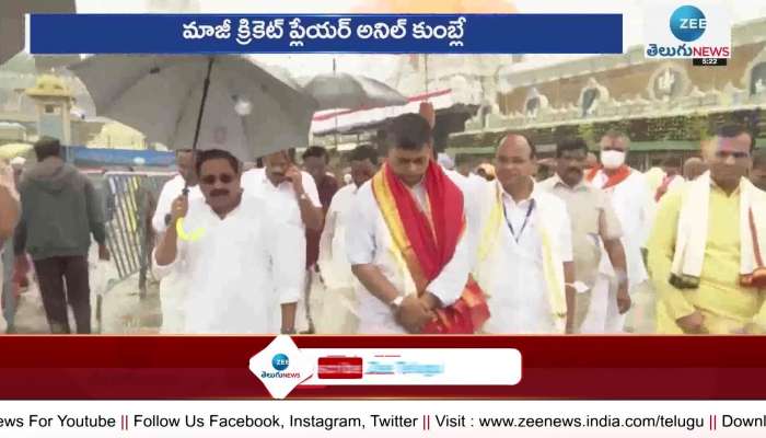 Union minister rk singh and ex cricketer anil kumble visited tirumala temple