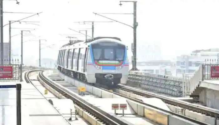 Hyderabad Metro: హైదరాబాద్ మెట్రోకి సమ్మె ఎఫెక్ట్.. స్తంభించిన టికెట్ వ్యవస్థ