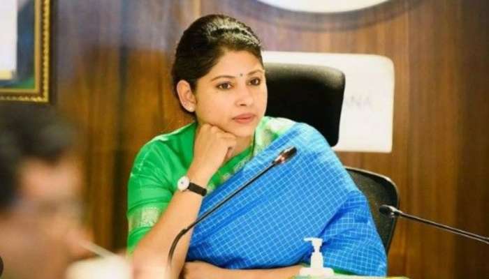 Smita Sabharwal: సీఎంవో అధికారిని స్మితా సబర్వాల్ ఇంట్లోకి దూరిన డిప్యూటీ తహసీల్దార్