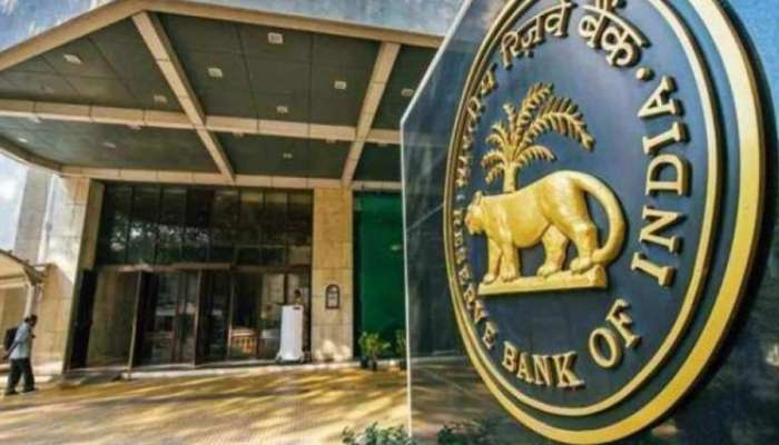 Reserve Bank of India: ఈ బ్యాంక్‌లపై ఆర్‌బీఐ ఆంక్షలు.. రూ.5 వేల కంటే తీసుకోలేరు