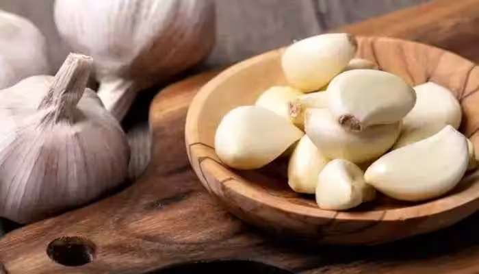 Garlic Side Effects: వెల్లుల్లితో లాభాలే కాదు నష్టాలు కూడా, ఎవరెవరు తినకూడదు