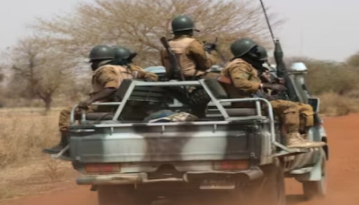 Burkina Faso: మిలటరీ దుస్తుల్లో వచ్చి.. 60 మందిని చంపేశారు..!
