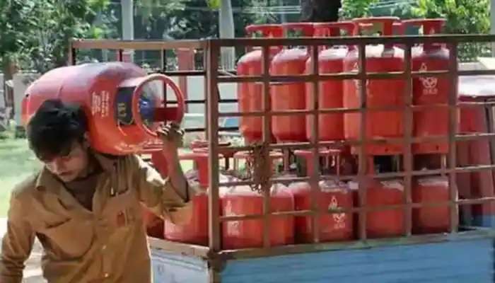 Gas Cylinder Prices: గుడ్‌న్యూస్, భారీగా తగ్గిన గ్యాస్ ధర, ఇవాళ్టి నుంచి అమలు