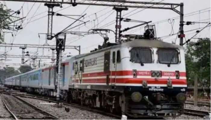 Summer Special Trains: వేసవి రద్దీ నేపధ్యంలో ఏపీ, తెలంగాణ మధ్య 44 ప్రత్యేక రైళ్లు, టైమింగ్స్ ఇవే