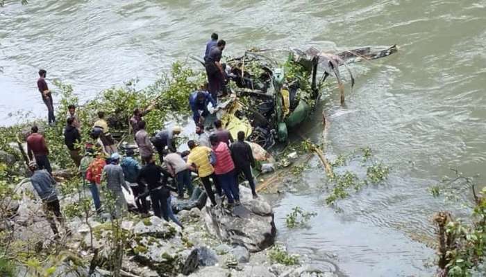 Army Helicopter Crashed: జమ్మూ కాశ్మీర్‌లో కుప్పకూలిన ఆర్మీ హెలికాఫ్టర్.. ముగ్గురు సేఫ్‌